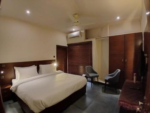 D.H.A. Apartment | Elet Express Apartment