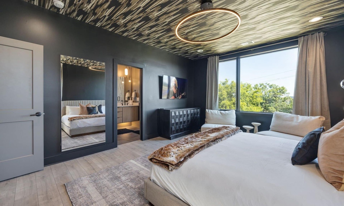 Edgehill Cottage | Elevate - Modern Luxury - Stunning City Views