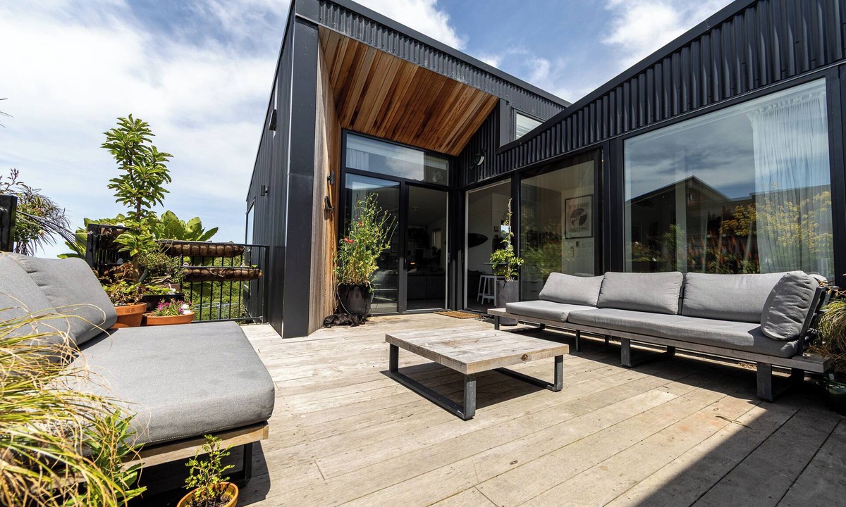 St. Clair Apartment | Elevated Architectural Home With Sea And Garden Views In St Clair