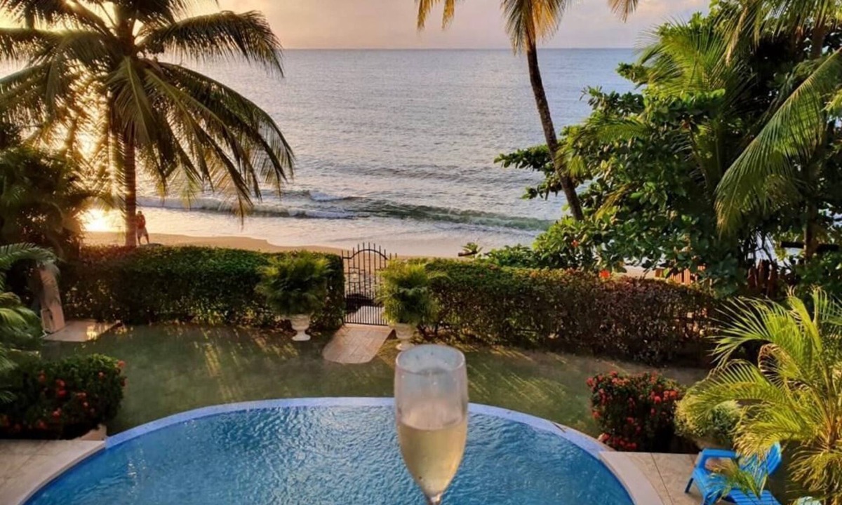 Black Rock Apartment | Elevated Beachfront 1-Bedroom on Courland Bay -Salt Pool/Ocean Views -Fully AC