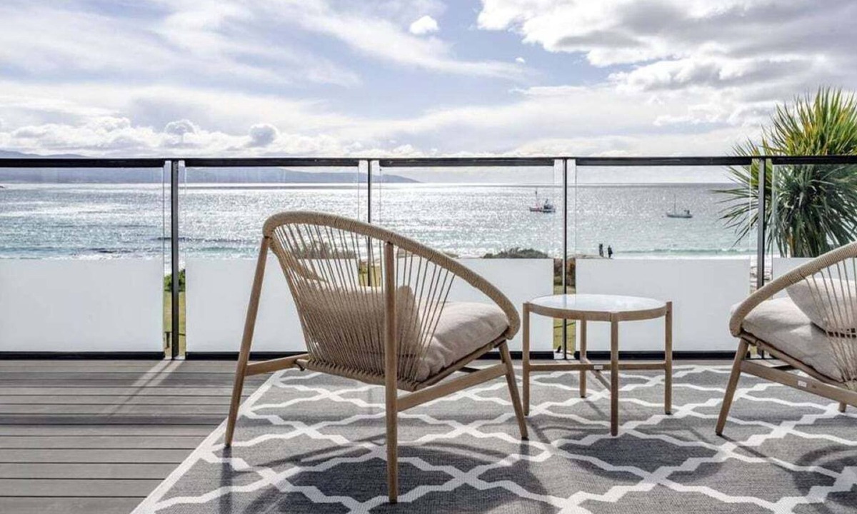 Bicheno House | Elevation - Complete Waterfront!