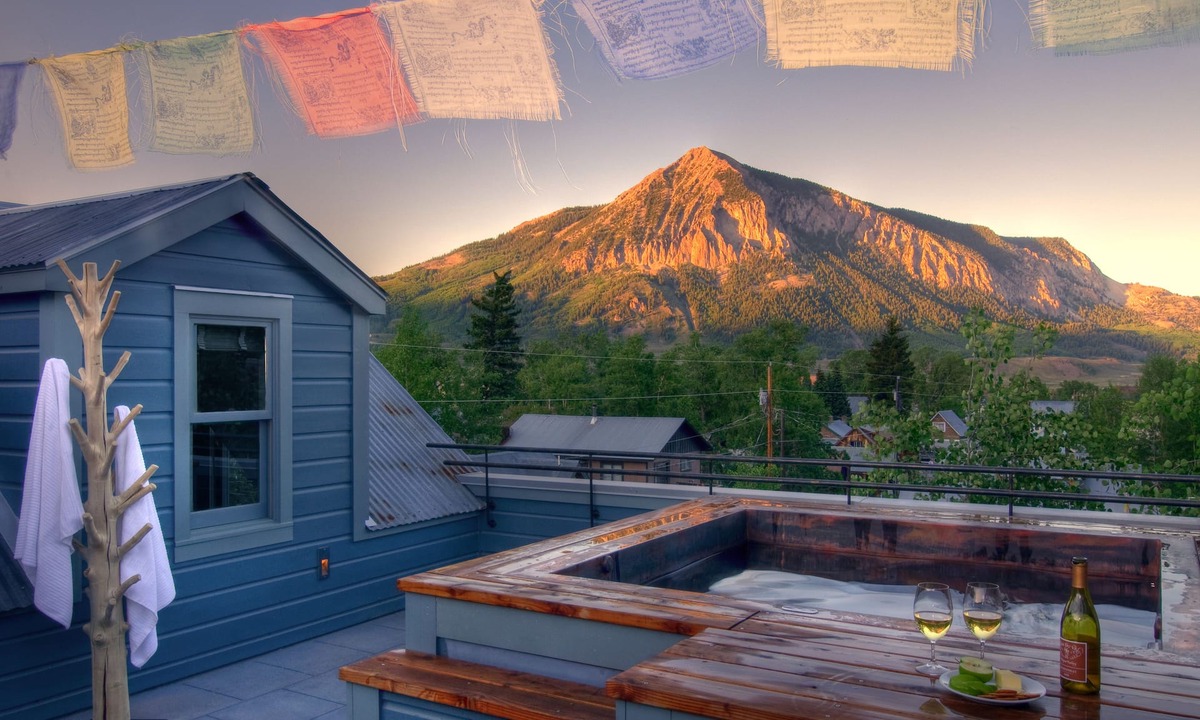 Crested Butte Hotel | Eleven Scarp Ridge Lodge