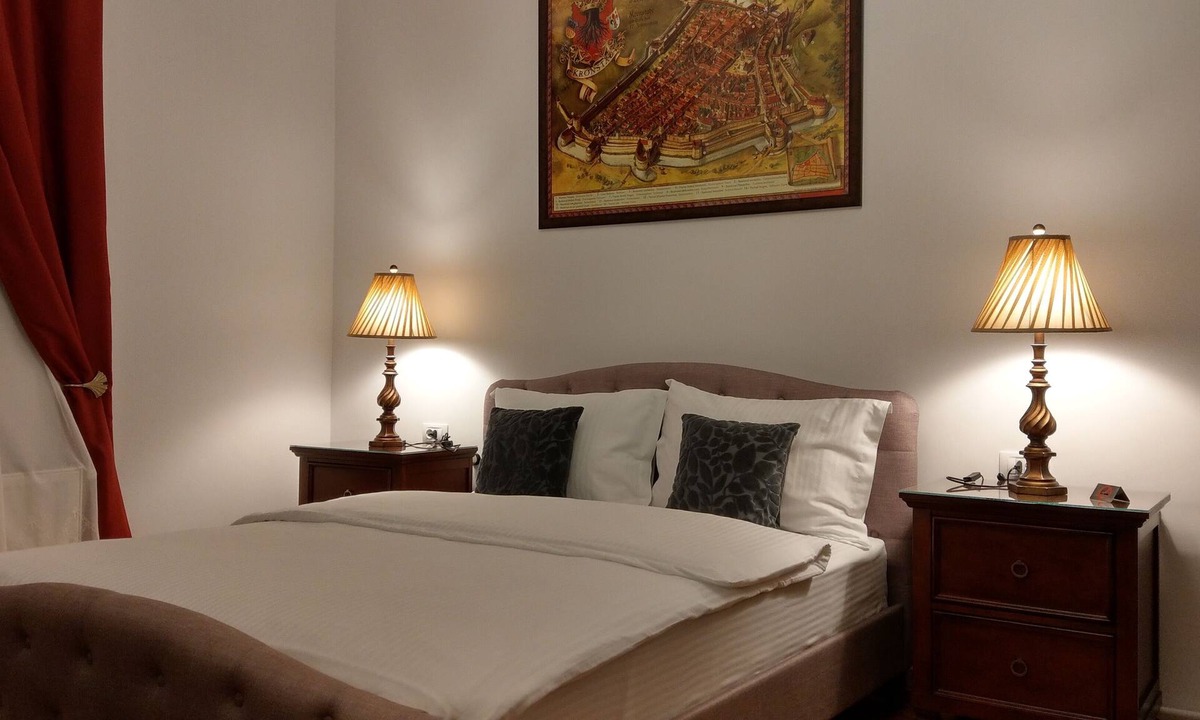 Centrul Vechi Apartment | Elfriede 1912 elegant 2-bedroom apartment in Old Town Brasov