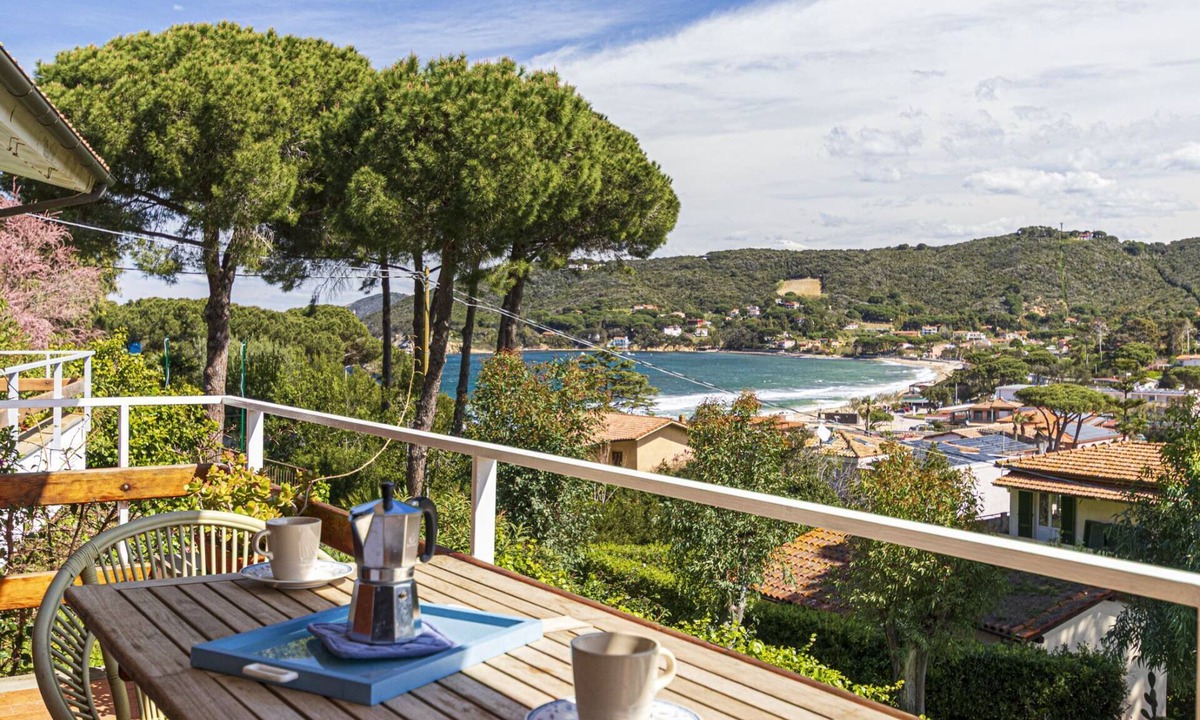 Procchio Apartment | Elia, three-room apartment in Procchio, completely renovated in 2023, with air conditioning, private