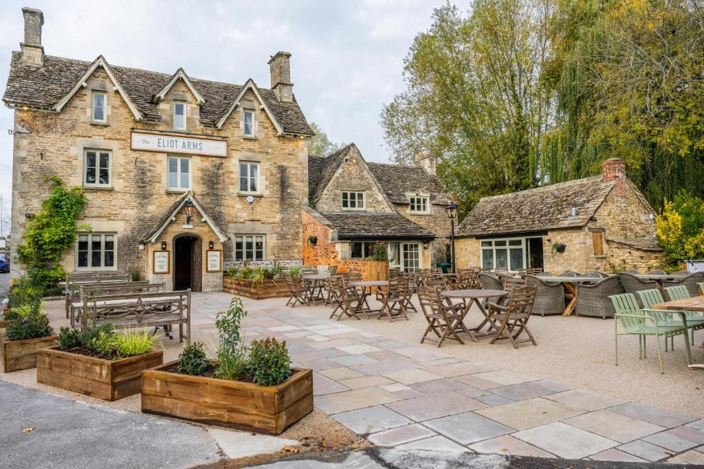 South Cerney Hotel | Eliot Arms
