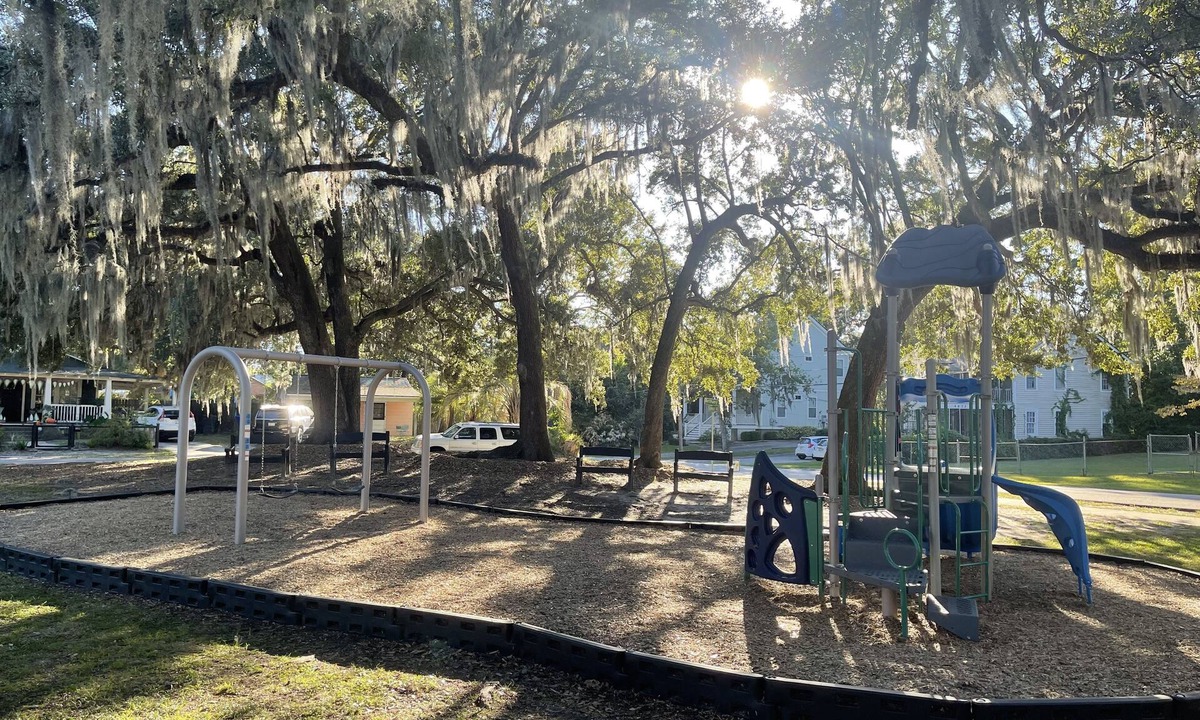 North Charleston Apartment | ELITE 2BR - ONLY 15m to Hospitals & Beaches - ONLY 10m to Airport - FREE Parking