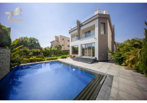 Sheikh Zayed City Villa | ELITE 4 Master Suites Villa - Beverly Hills