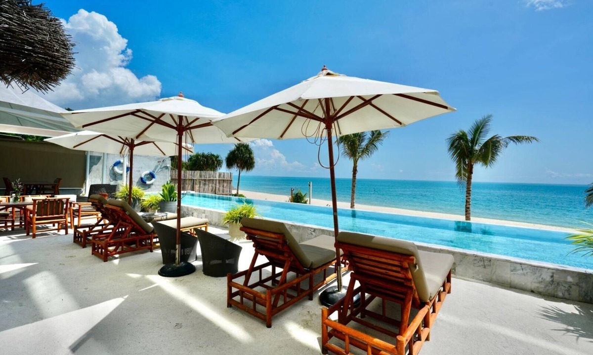 Khanom Hotel | Elite Atoll Beachfront Hotel