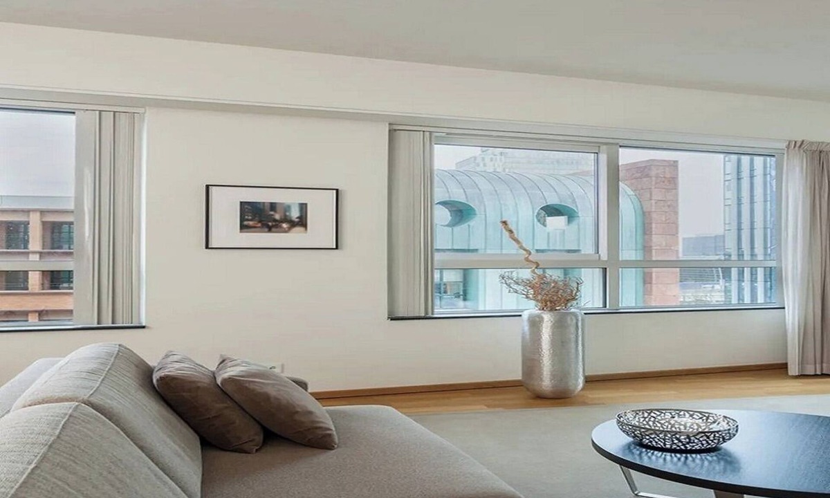 Station-Zuid WTC Apartment | Elite Executive Apartment with Top-Tier Amenities in Claude Debussylaan