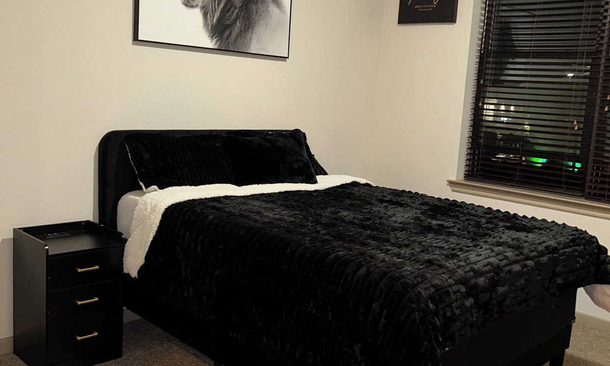 Midtown Apartment | Elite Skyline view apartment with AC, fitness room, WiFi in vibrant Houston Tx