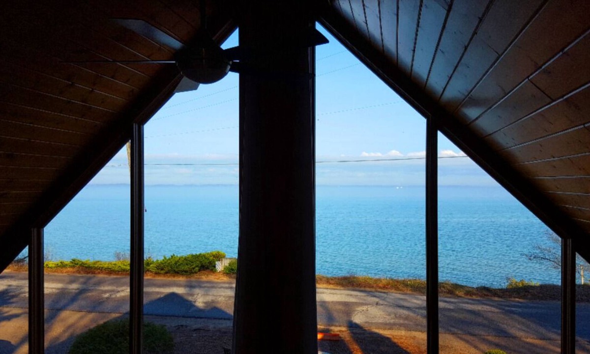 Elk Rapids Cabin | ELK RAPIDS SUNSET CHALET - Sandy Beach frontage & Sunset over the bay
