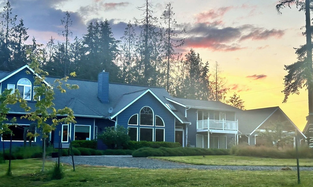Sequim House | ElkLandia- A spacious 5+bd Home in Sunny Sequim, WA -Horses & Dogs welcome!