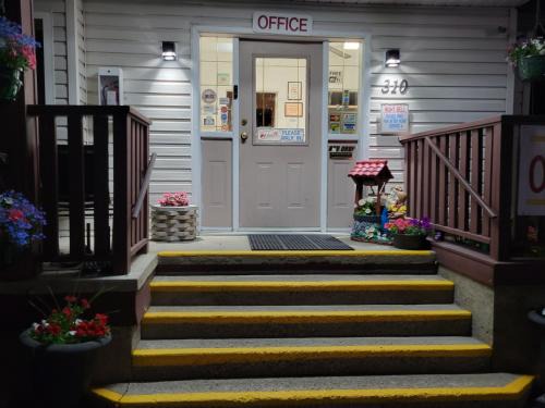 Okanagan-Similkameen Hotel | Elks Motel