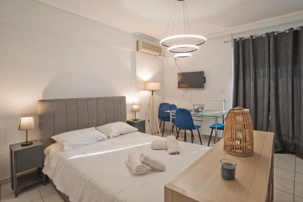 Peiraiki Apartment | Ella Suite Piraeus Stylish St, Balcony & Sea View