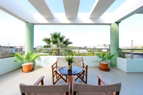 Petaloudes Apartment | Elli Garden View - Spacious Fully Equipped Apartment