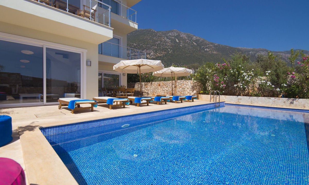 Kalkan Apartment | Elmas Apt - Luxury 3BR with Large Private Pool & Garden. 10 min Walk to Town!