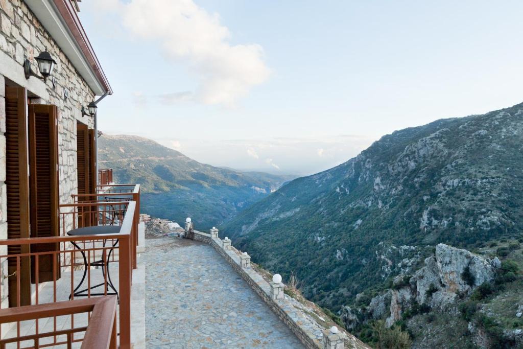 Raftis House | Elova