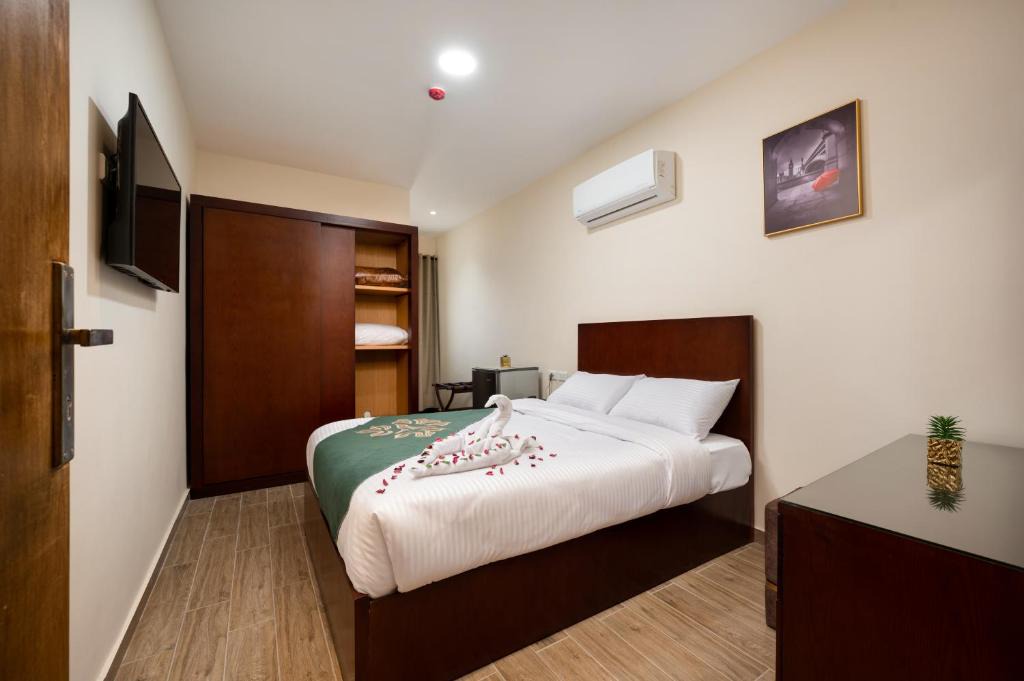 Qena Hotel | Elyasmene