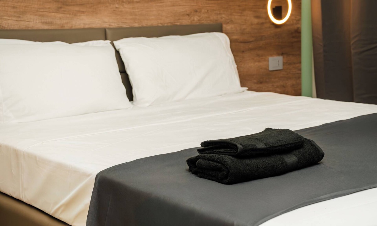 Trezzo sull'Adda Hotel | Elysium Self Check-In Rooms