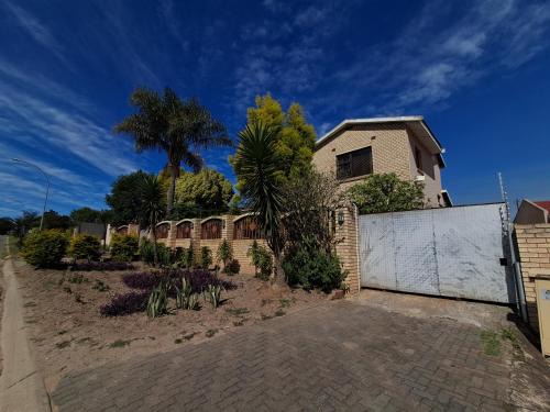 Umtata Bed & Breakfast | Emakhaya B&B