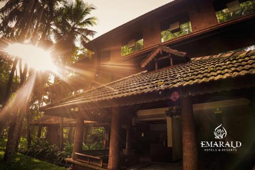 Pulamanthole Resort | Emarald Resort