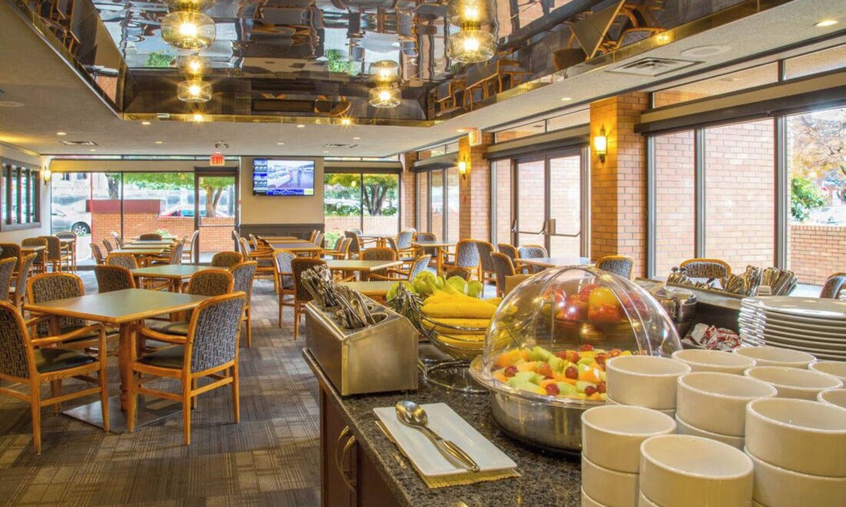 James Bay Hotel | Embassy Inn