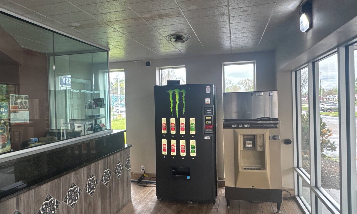 Oak Park Hotel | Embassy Motel