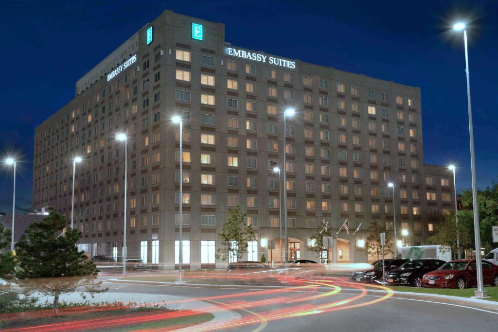 East Boston Hotel | Embassy Suites Boston at Logan Airport
