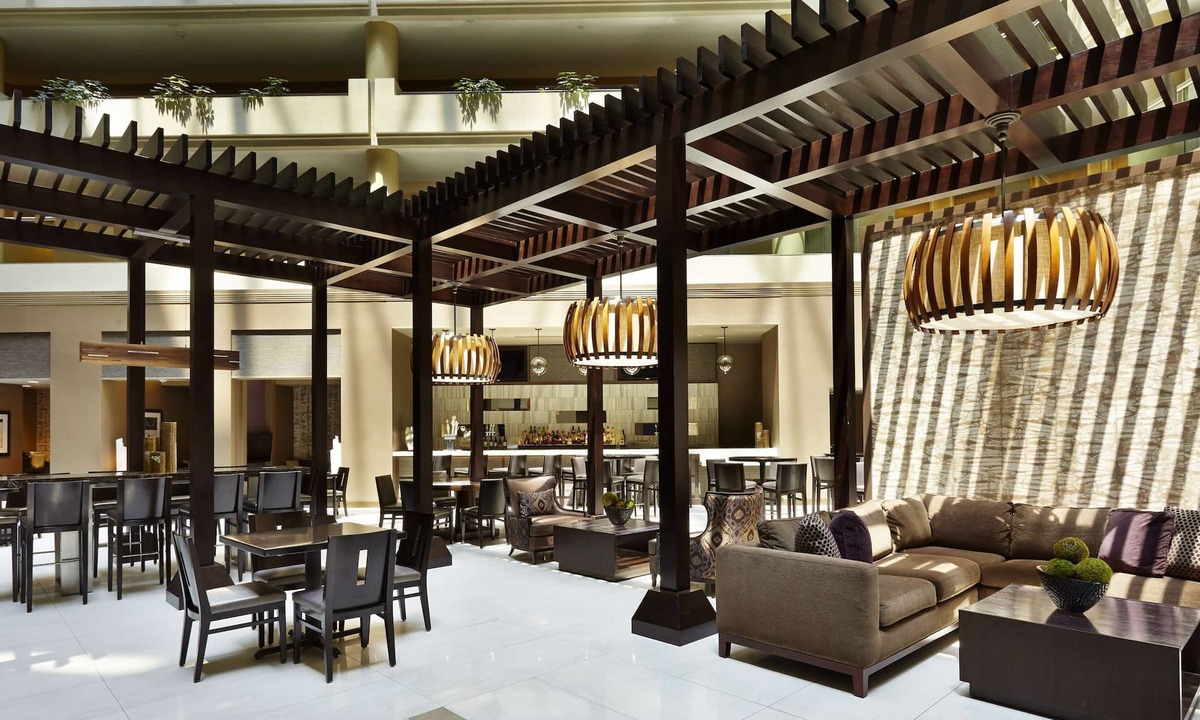Crystal City Hotel | Embassy Suites by Hilton Crystal City National Airport