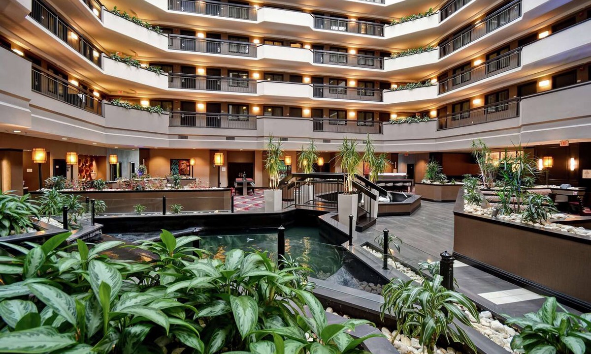 Herndon Hotel | Embassy Suites by Hilton Dulles Airport
