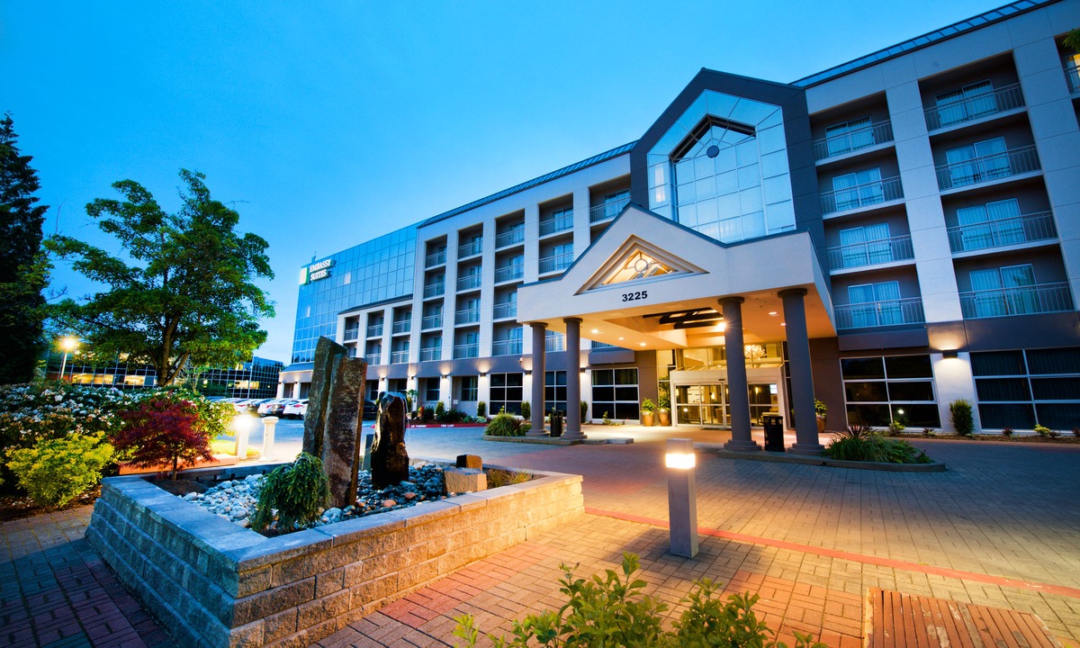 East Lake Hills Hotel | Embassy Suites by Hilton Seattle Bellevue