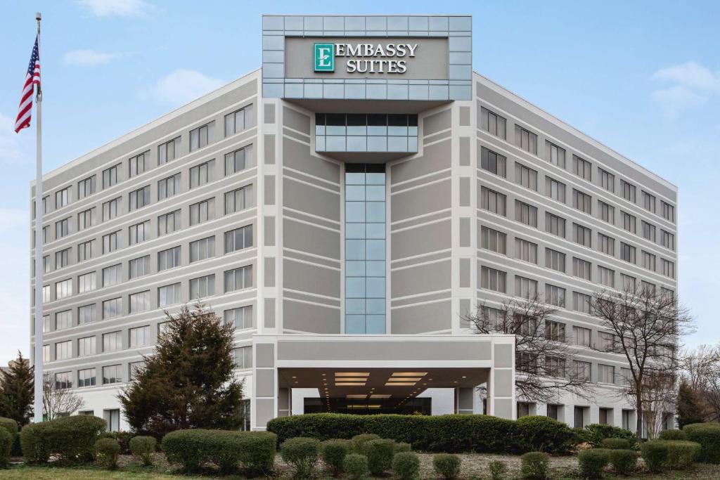 Linthicum Heights Hotel | Embassy Suites by Hilton Baltimore at BWI Airport