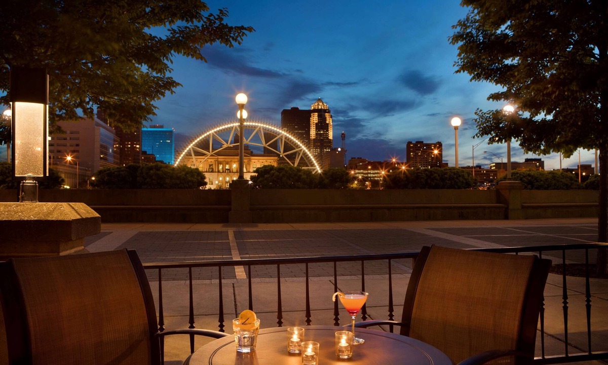 Downtown Des Moines Hotel | Embassy Suites Hotel Des Moines Downtown