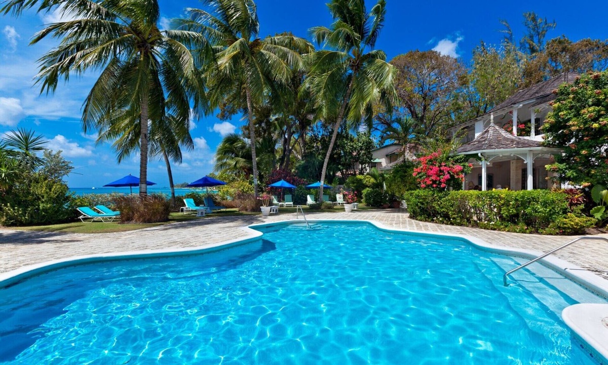 Gibbs Bay Villa | Emerald Beach 5 Aspica - A Luxury 3 Bedroom Town House on Gibbs Beach