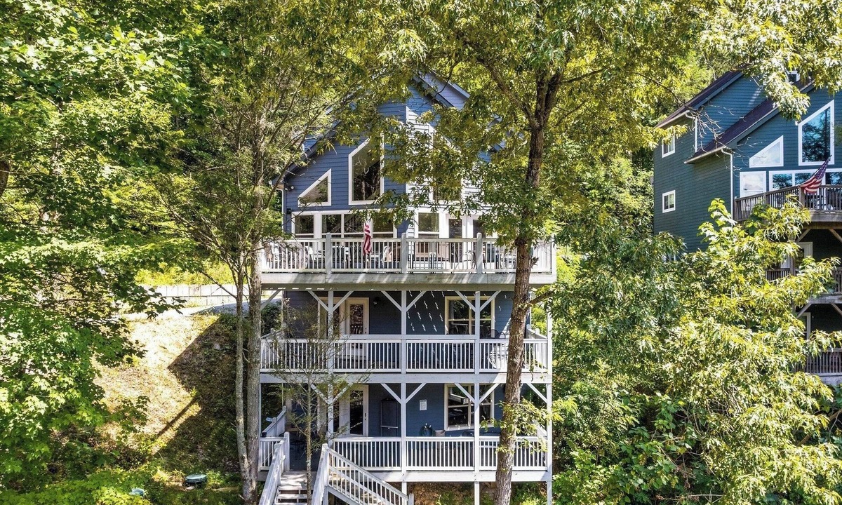 La Follette House | EMERALD COVE