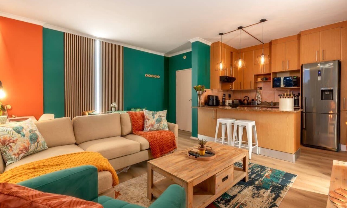 Cape Town City Centre Apartment | Emerald Escape With Mountain View & Pool By AwsHost