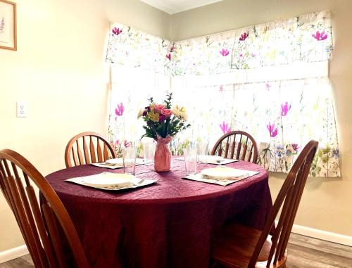 Paulding House | Emerald - GREAT PARK, 3br, Yard, Pet-Friendly