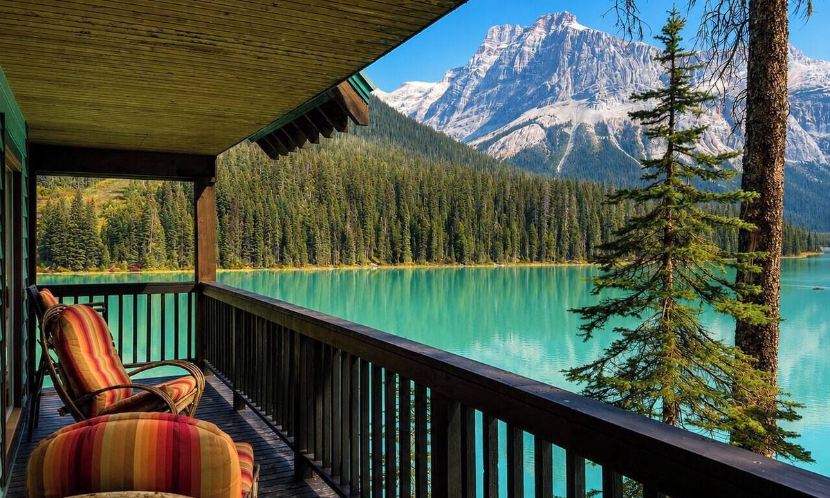 Field Hotel | Emerald Lake Lodge