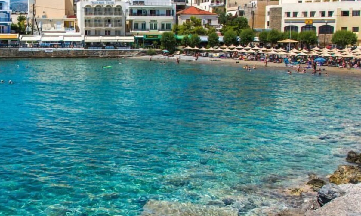 Agios Nikolaos Town House | Emerald Lake Studios