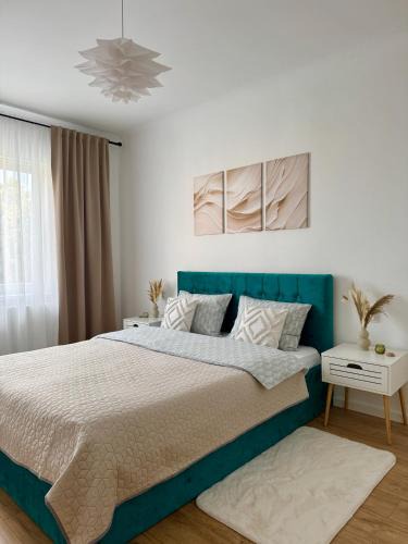Tirnaveni Apartment | Emerald - Modern Central Apartment