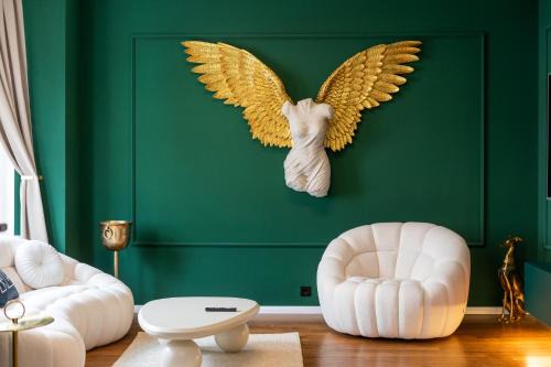 Neumuenster Apartment | Emerald Suite Design in Neumünster