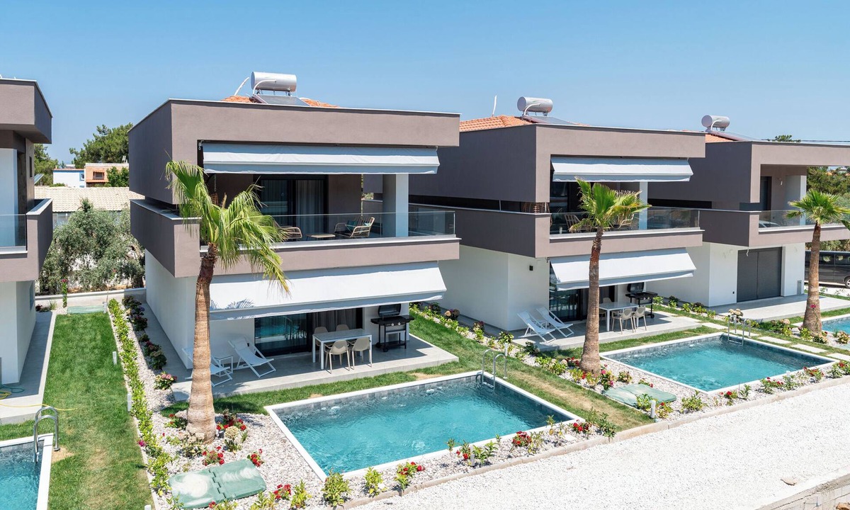 Skala Rachoniou Villa | Emerald Three-Bedroom Villa with Private Pool