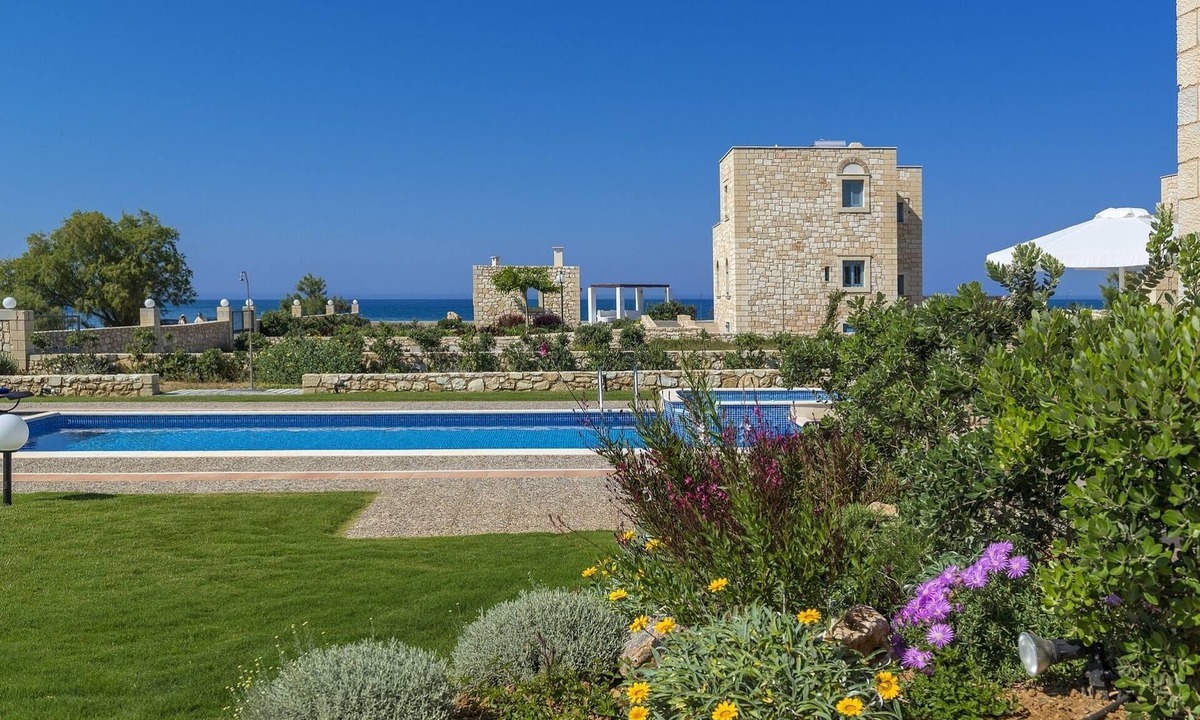 Rapaniana Villa | Emerald Villa - Four Bedroom Villa, Sleeps 8