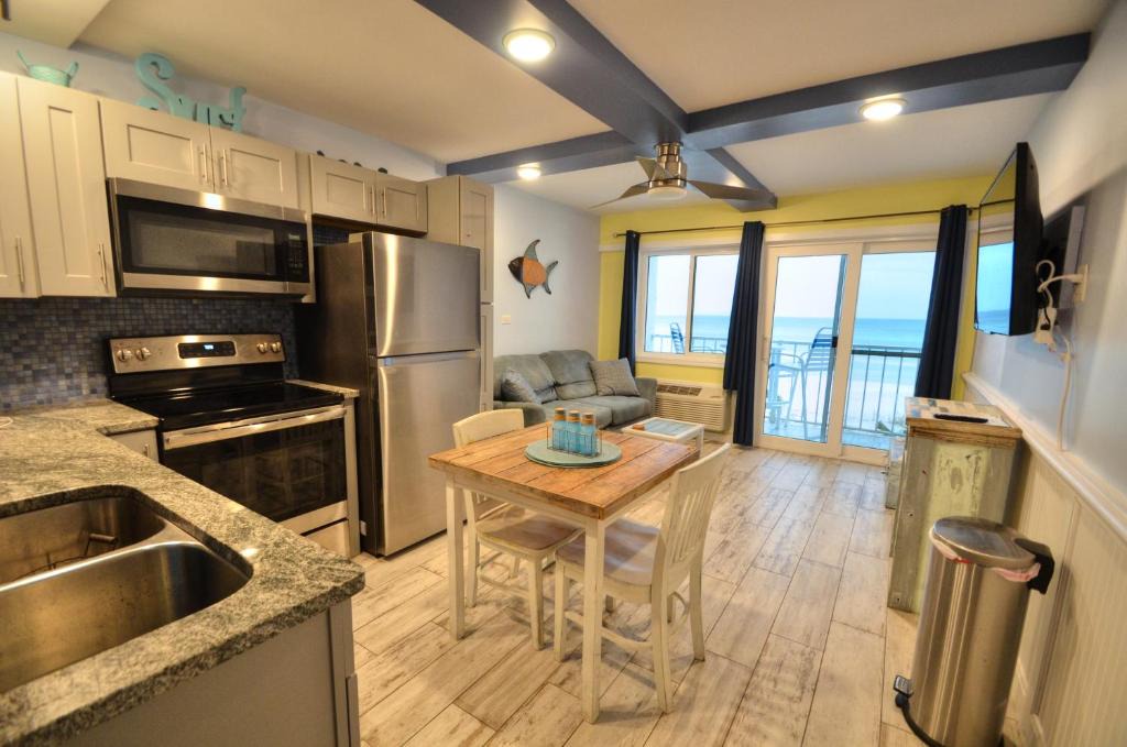 Panama City Beach Apartment | Emerald Villa