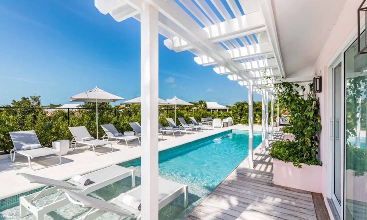 Cooper Jack Bay Settlement Villa | Emerald Waters is a luxurious 5 bedroom villa