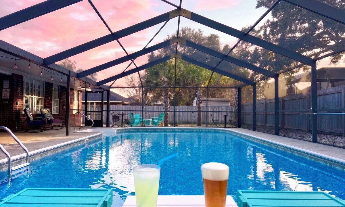 Gulf Breeze House | Emerald Waves Hideaway - Free Heated Pool & Gaming