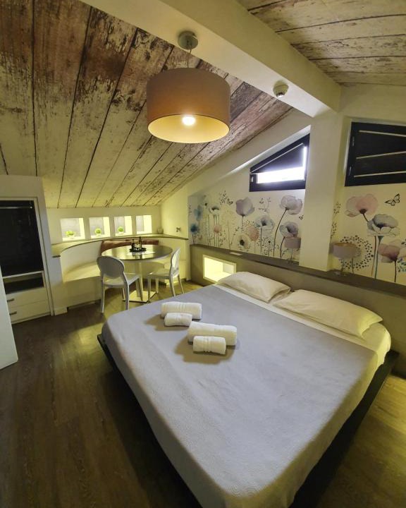 Marina District Bed & Breakfast | Emphasis Suites & Rooms