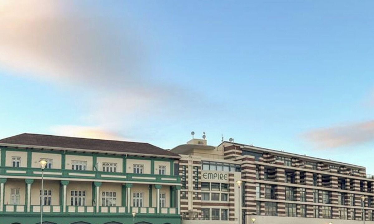 Redhill Apartment | Empire Sol – Spacious Muizenberg Beach Apartment