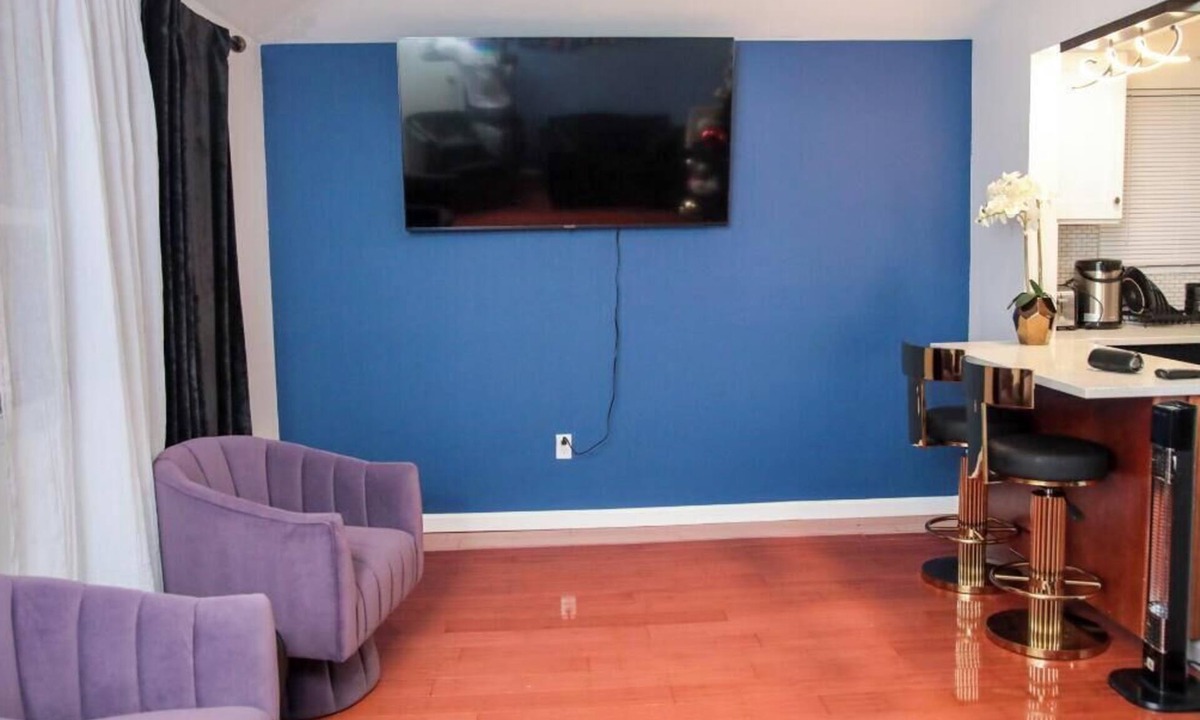 Queens House | Empire Suite Fully Furnished Suite 30+ Day Stays Ideal for Professionals