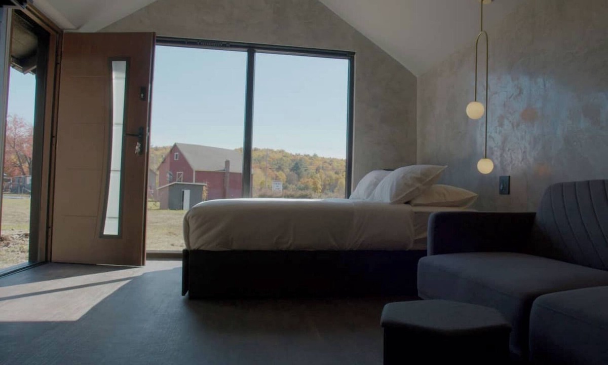 Brandon Cabin | Emrose Luxury Cabins 3